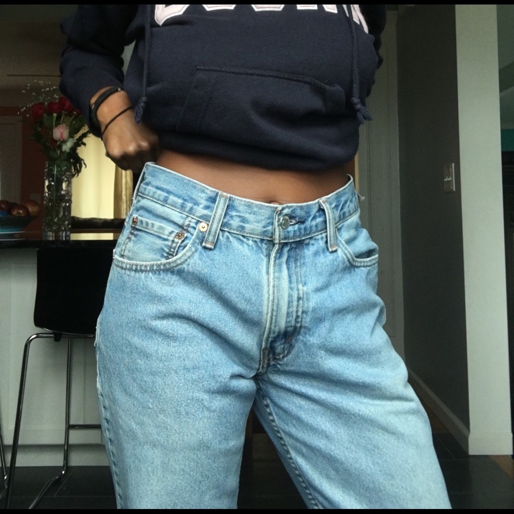 Levi’s 550 high waisted vintage light wash jeans!!